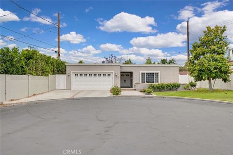 Photo of 1015 E Walnut Avenue, Orange, CA 92867 (MLS # OC26084671)