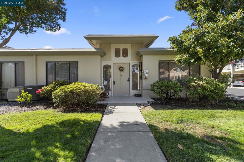 Welcome home to this 2-bedroom, 1-bathroom desirable golden gate model. This end unit home with some updates offers a convenient, step-free living experience, Full-size washer/dryer, light and bright throughout. Residents will appreciate the private atrium and being close to the designated carport. Lots of guest parking are available. Additional features include mirror closet doors in the second bedroom and a stall shower in the bathroom. The community provides a range of amenities, including clubhouses, a fitness center, pools, and a movie theater. This property presents a desirable living opportunity.