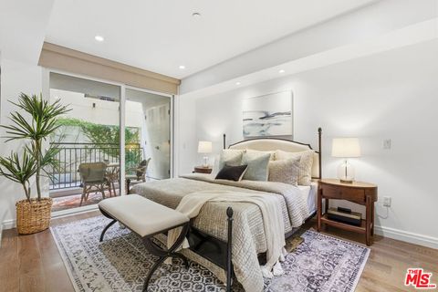Photo of 441 S Barrington Avenue #105, Los Angeles, CA 90049 (MLS # 26667025)
