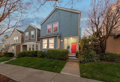 Photo of 105 Village Circle, Santa Cruz, CA 95060 (MLS # ML82035110)