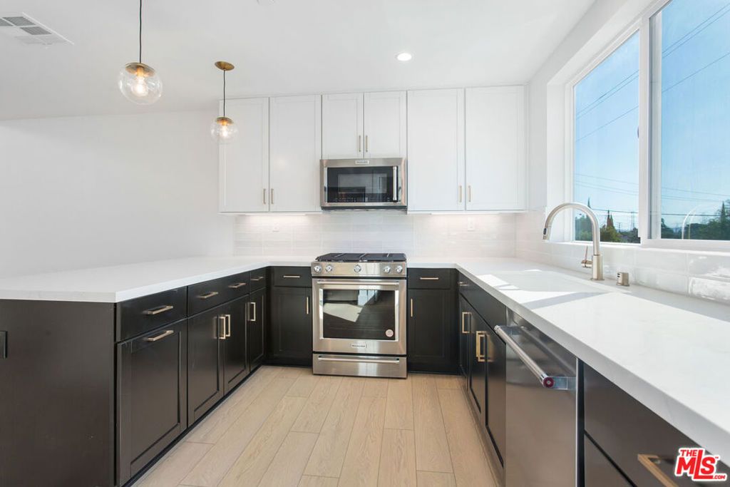 Photo of 11224 W Lyon Lane, North Hollywood, CA 91606 (MLS # 25629887)