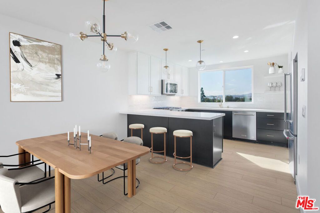 Photo of 11224 W Lyon Lane, North Hollywood, CA 91606 (MLS # 25629887)