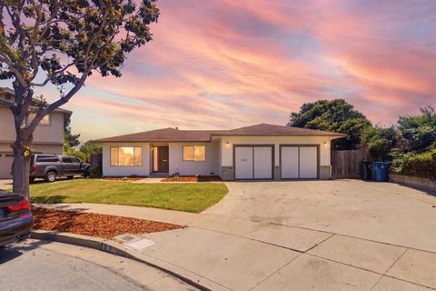 Photo of 10 Saint Regis Circle, Salinas, CA 93905 (MLS # ML82049176)