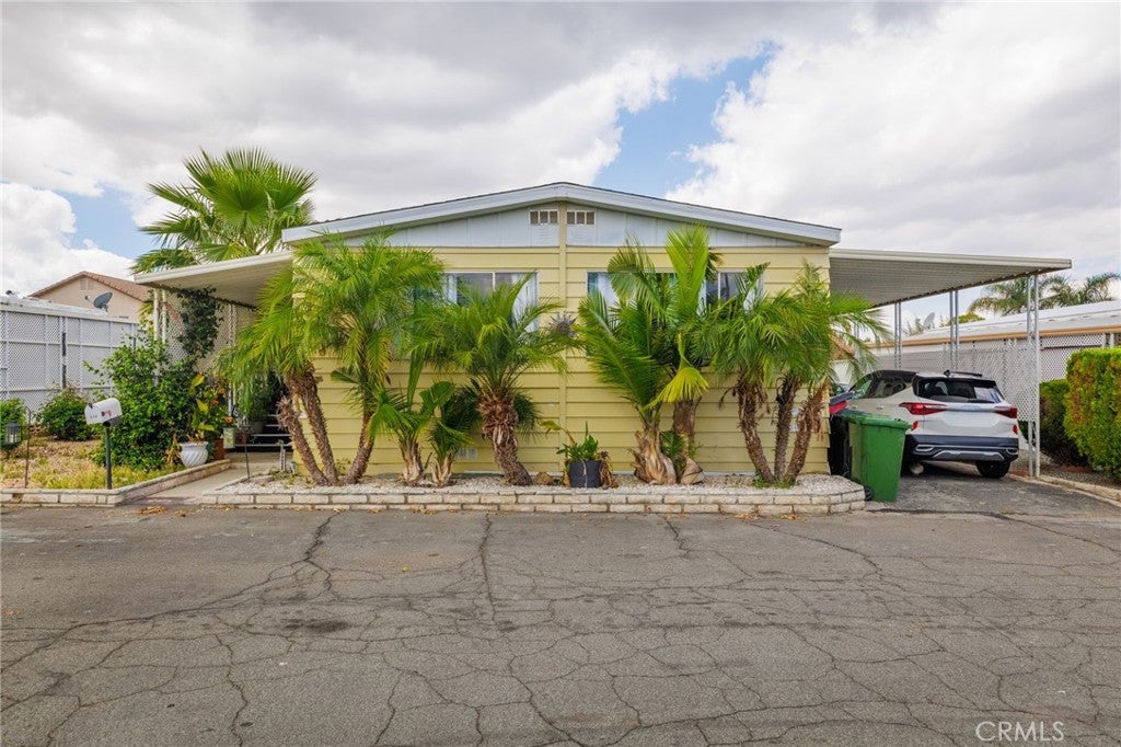 881 N Lake 219