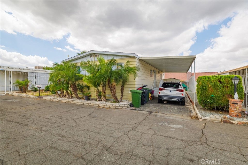881 N Lake 219