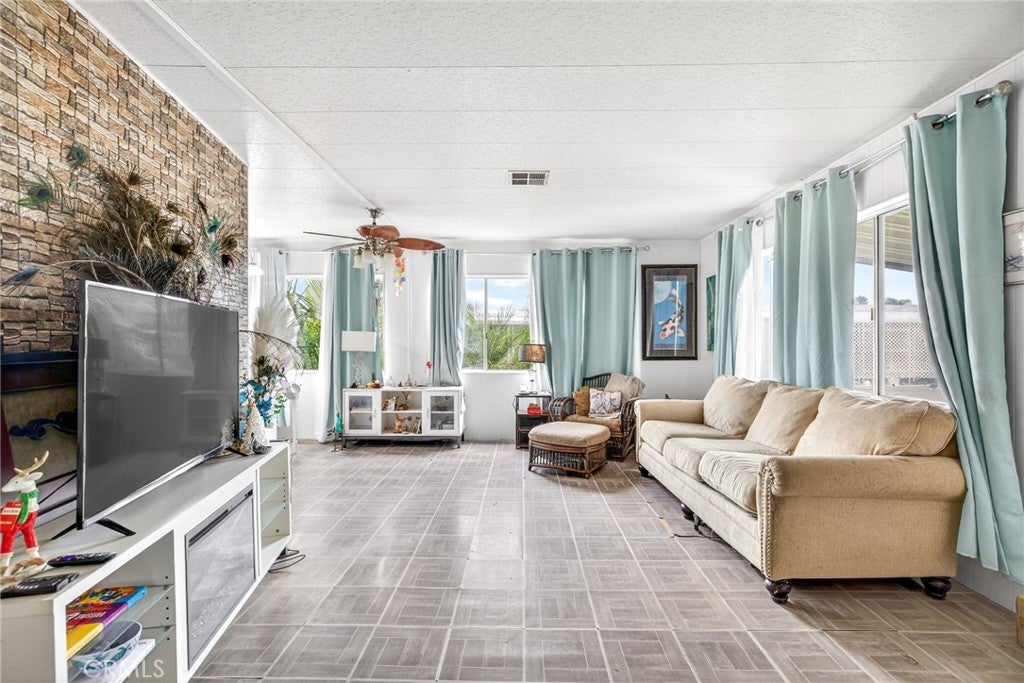 881 N Lake 219