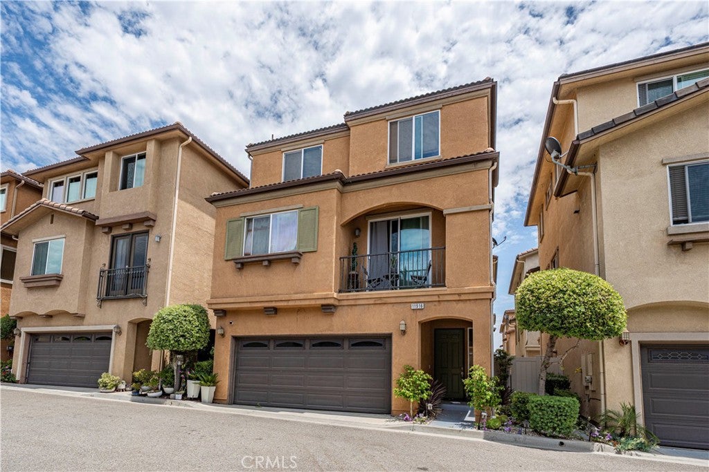 11916 Manzanilla Lane, Los Angeles CA 90047