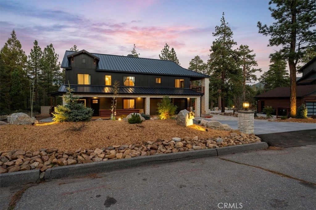 562 Creekside Lane
