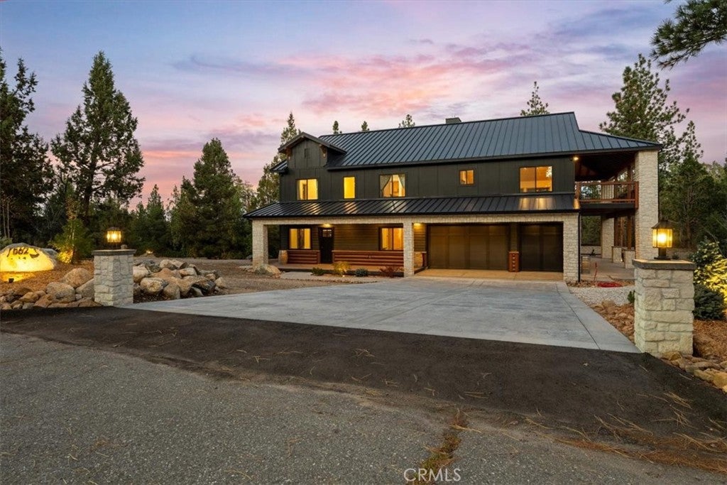 562 Creekside Lane
