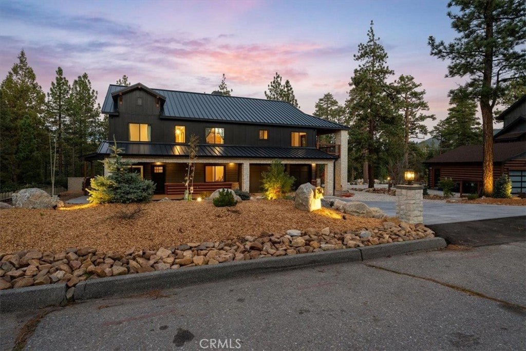 562 Creekside Lane