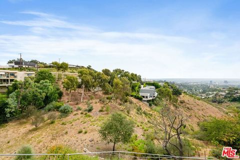 Tiny photo for 1412 N Tigertail Road, Los Angeles, CA 90049 (MLS # 25594699)