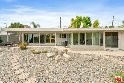 Tiny photo for 1412 N Tigertail Road, Los Angeles, CA 90049 (MLS # 25594699)