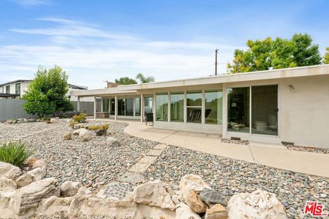 Tiny photo for 1412 N Tigertail Road, Los Angeles, CA 90049 (MLS # 25594699)