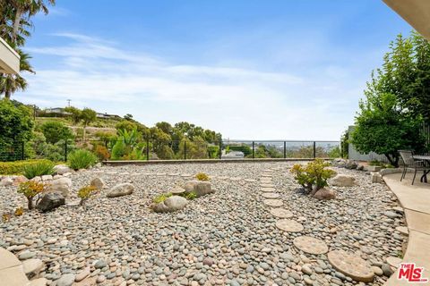 Tiny photo for 1412 N Tigertail Road, Los Angeles, CA 90049 (MLS # 25594699)