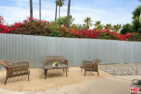 Tiny photo for 1412 N Tigertail Road, Los Angeles, CA 90049 (MLS # 25594699)