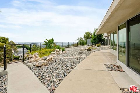 Tiny photo for 1412 N Tigertail Road, Los Angeles, CA 90049 (MLS # 25594699)