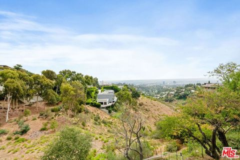Tiny photo for 1412 N Tigertail Road, Los Angeles, CA 90049 (MLS # 25594699)