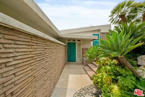 Tiny photo for 1412 N Tigertail Road, Los Angeles, CA 90049 (MLS # 25594699)