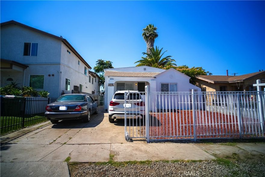 Charming home in Los Angeles. Located north of Manchester and south of Florence, this 2 bedroom, 1.5 bath home offers a great opportunity for investors or buyers looking to customize their dream space. With approximately 1,008 sq ft of living space, the property holds a ton of potential. Situated in a convenient Los Angeles neighborhood close to shops, transportation, and major freeways. Don’t miss the chance to reimagine this home.