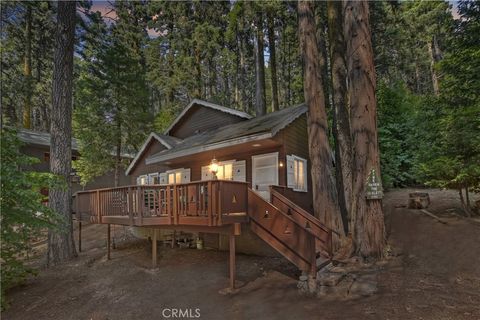 Photo of 691 Cottage Grove Road, Lake Arrowhead, CA 92352 (MLS # IG26089415)
