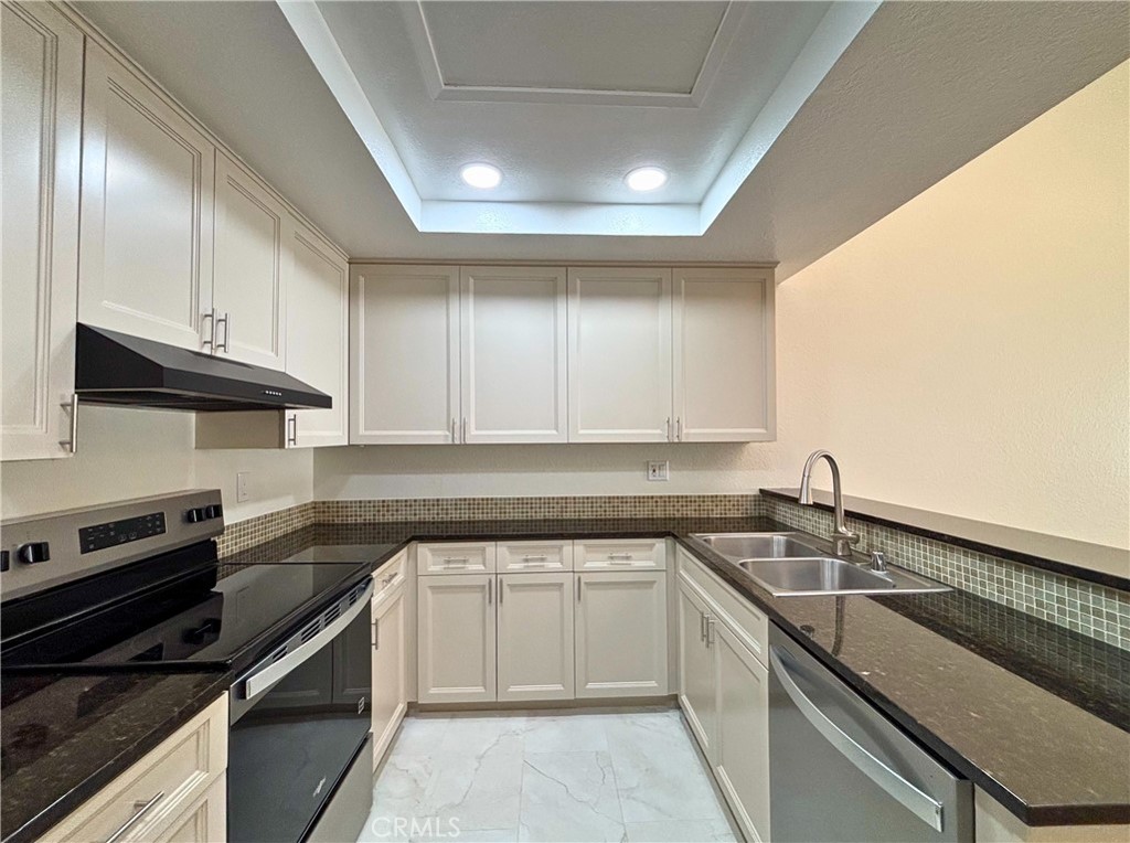 Crystal Cay (LH) (CC) - Residential Lease