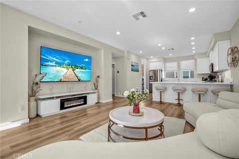 Photo of 27120 Valley Oak Place Pl, Valencia, CA 91381 (MLS # OC26006681)