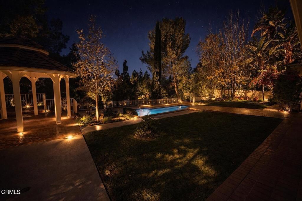 Photo of 832 Greenridge Drive, La Canada Flintridge, CA 91011 (MLS # P1-26307)