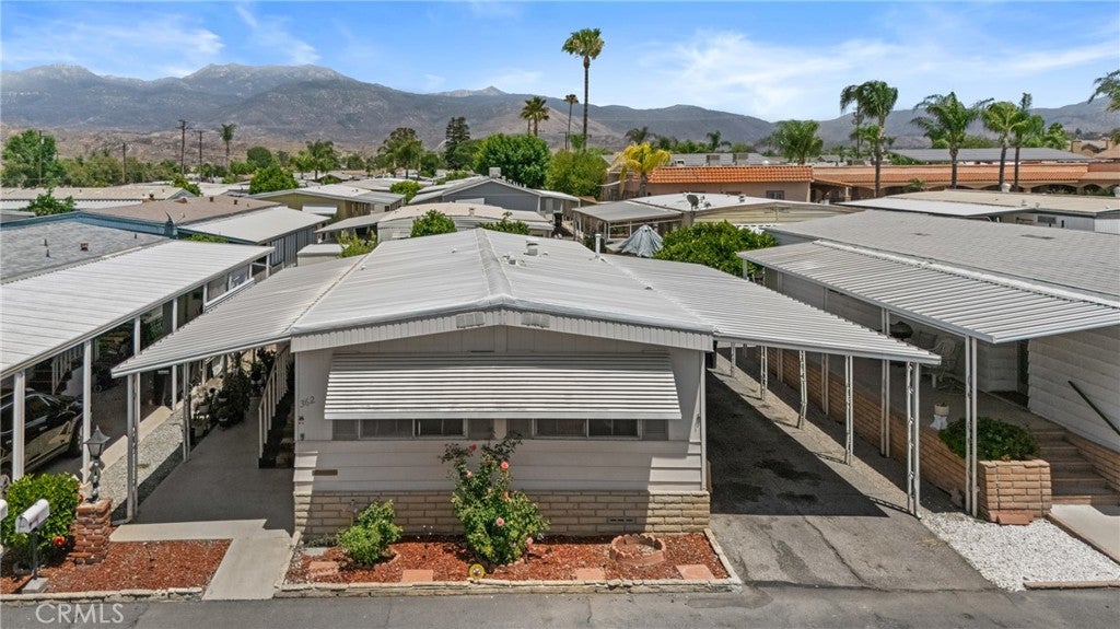881 N Lake 362