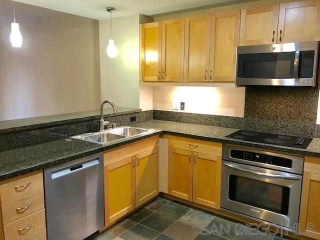 Great one bedroom unit in East Village, Walking distance to Library, Petco Park, San Diego Bay, Gaslamp and all that downtown has to offer. Unit has large private patio with views of Metrome?s Courtyard, ground floor unit featuring new engineered hardwood floors, fresh paint, ceiling fans in the living area and master, granite counter tops and stainless steel kitchen with easy-to-maintain stone floors. Complex offers Community room, Fitness room, Onsite security, Tranquil courtyard with seating. Metrome located in Downtown San Diego's East Village has an excellent location close to Petco Park, San Diego Bay, Gaslamp District, Library, and many shops and restaurants. Metrome amenities include fitness center, landscaped outdoor area with water feature and BBQ, bike storage, common area Living Room with kitchen and secure entry. Neighborhoods: East Village Complex Features: ,,,, Sewer: Sewer Available