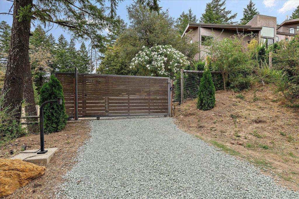 13755 Skyline Boulevard