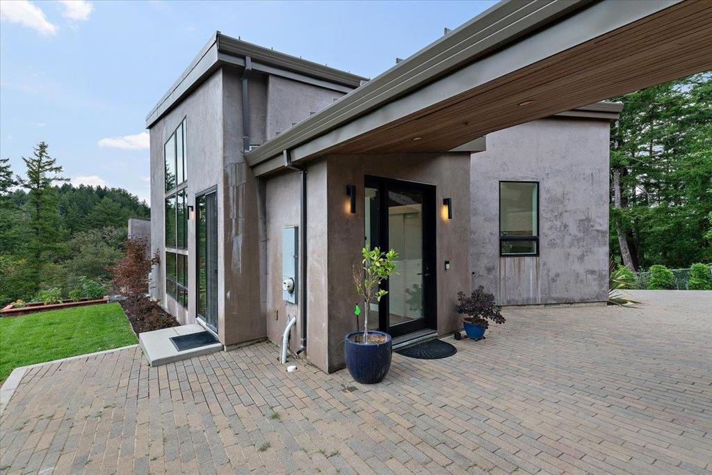 13755 Skyline Boulevard