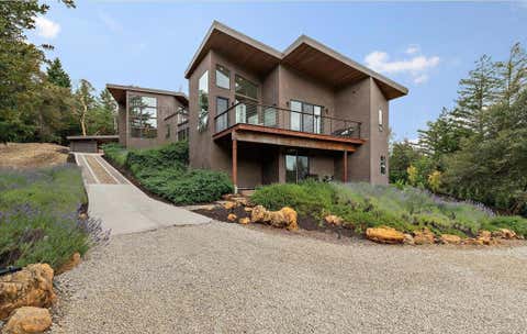 Photo of 13755 Skyline Boulevard, Los Gatos, CA 95033 (MLS # ML82055683)