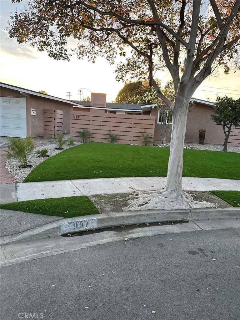 957 S Salem