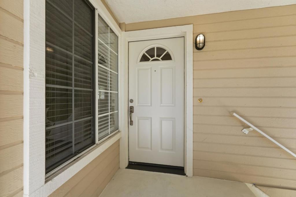 719 Hibiscus Place