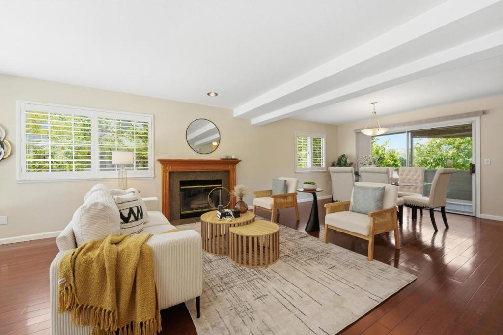 719 Hibiscus Place