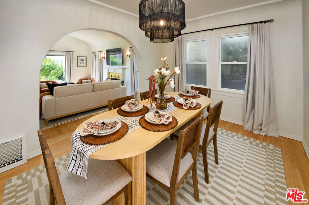 Photo of 502 N Gardner Street, Los Angeles, CA 90036 (MLS # 24429543)