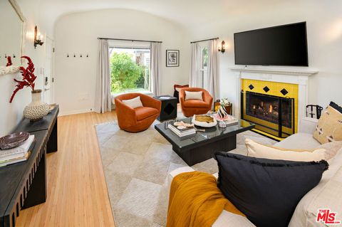 Photo of 502 N Gardner Street, Los Angeles, CA 90036 (MLS # 24429543)