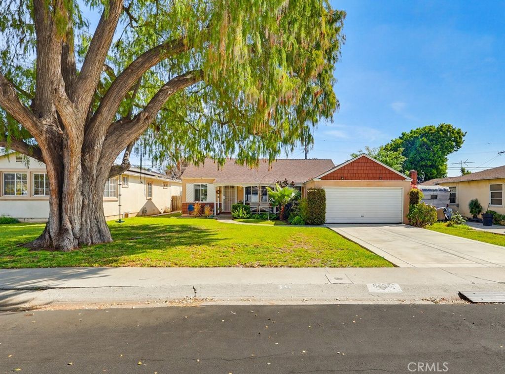 Photo of 8436 Ramsgate Ave, Los Angeles, CA 90045 (MLS # OC26045497)