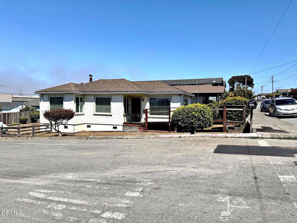 Nice clean front unit with large windows that bring in lots of sunlight. Great for investment or starter home. Has a smaller second unit 672 Square Foot 1 Bed 1 Bath with a known address of 395 1/2 S Mcpherson and a 1 car garage. Separate meters on both units.