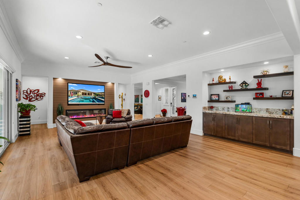 Carmela - Residential