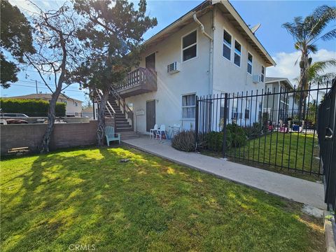 Photo of 5863 Whitnall Hwy #4, North Hollywood, CA 91601 (MLS # SR26045230)