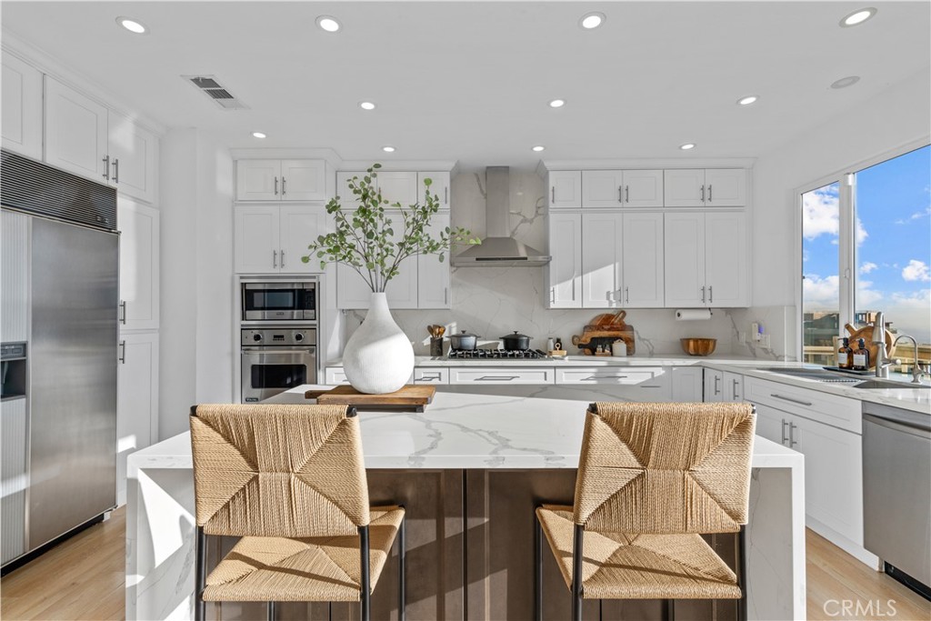 2019 Sunset Plaza Drive