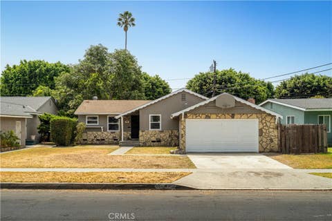 Photo of 40 W Scott ST, Long Beach, CA 90805 (MLS # PW26179007)