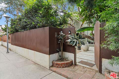 Photo of 132 Vista Place, Venice, CA 90291 (MLS # 26832407)