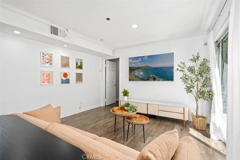 Photo of 116 S Croft Ave #102, Los Angeles, CA 90048 (MLS # AR26084860)