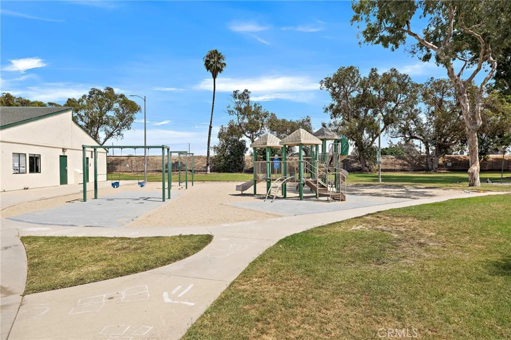 Long Beach, California 90815, United States, 3 Bedrooms Bedrooms, ,2 BathroomsBathrooms,Residential,Pending,212976