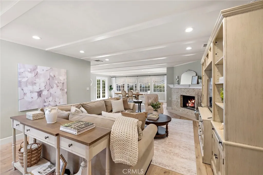 Long Beach, California 90815, United States, 3 Bedrooms Bedrooms, ,2 BathroomsBathrooms,Residential,Pending,212976