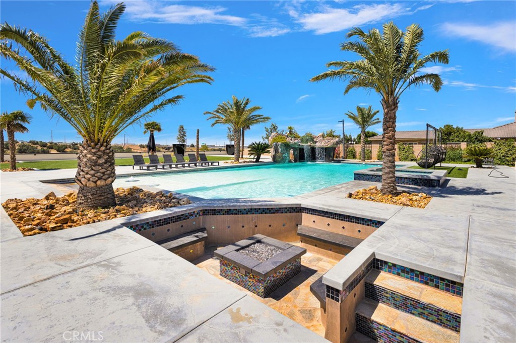 7560 Royal View