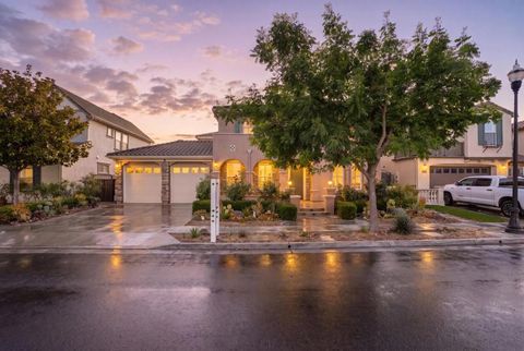 Photo of 1553 Quiet Pond Lane, San Jose, CA 95138 (MLS # ML82055165)