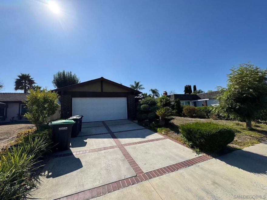 An exciting opportunity awaits investors and homeowners in Laguna Hills, CA. This residence offers great potential for those willing to invest effort. Located in a desirable area, it presents a chance to create your dream home or develop an investment property. Don't miss this compelling opportunity!